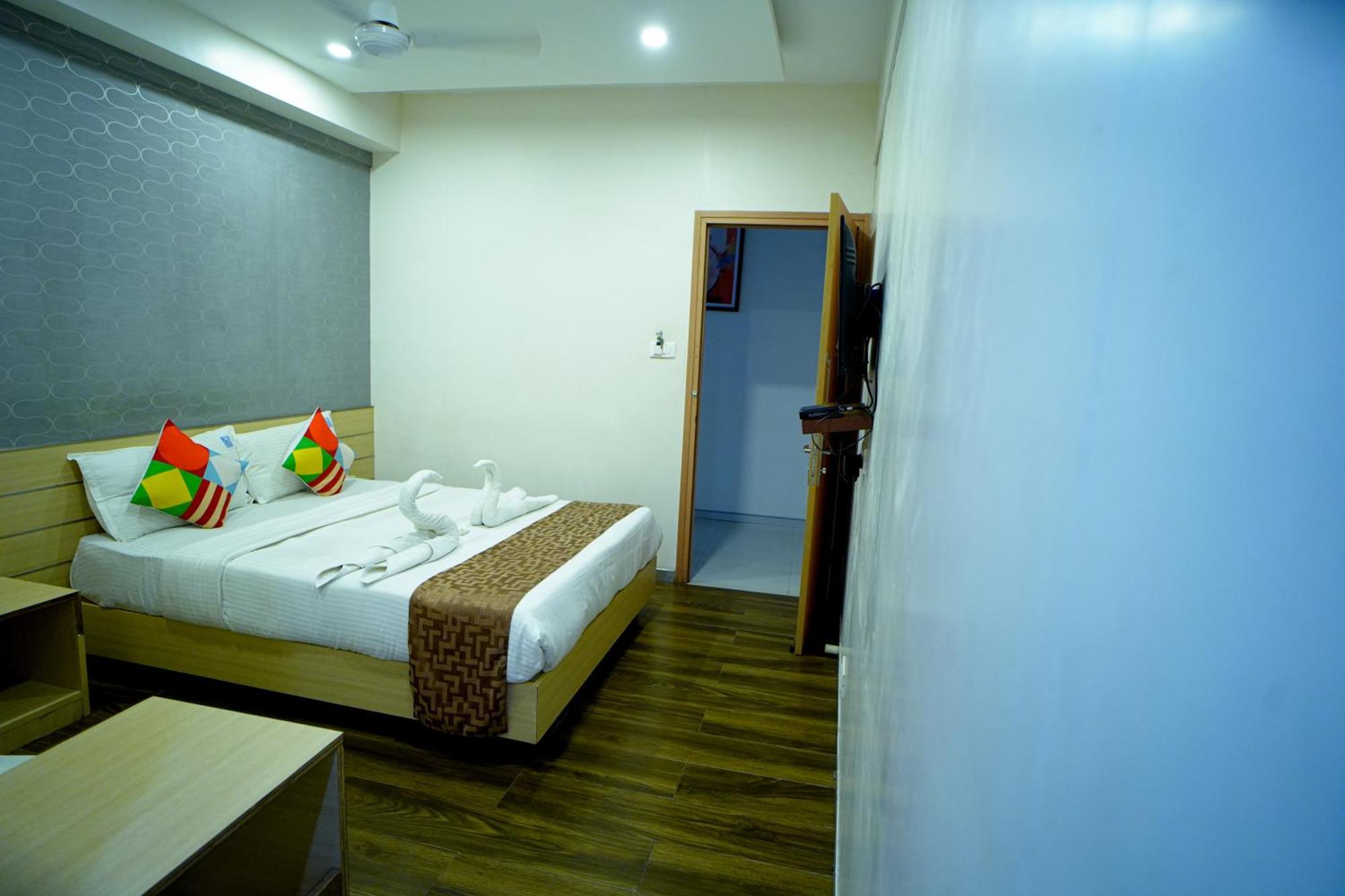 Hotel Raaj Pearl Chennai Esterno foto