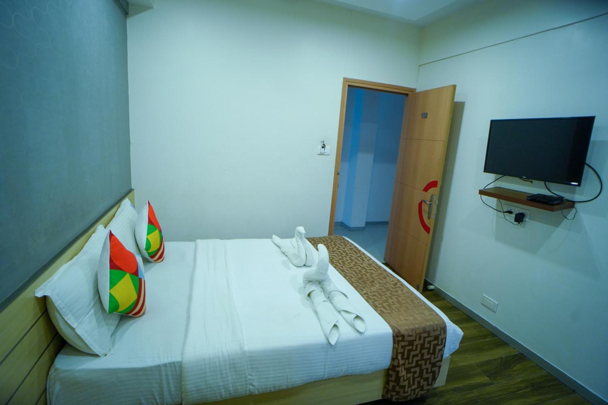 Hotel Raaj Pearl Chennai Esterno foto